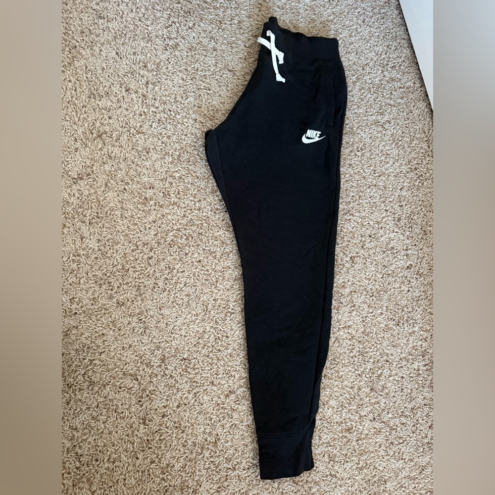 NWT Men’s Fitted Under Armour Joggers. Standard Fit/Tapered Leg/Regular Length